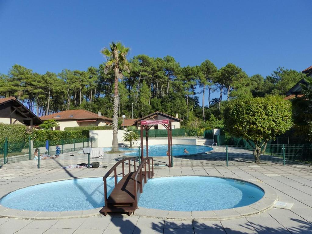 CAPBRETON Résidence LE BOSQUET AUX ECUREUILS Villa avec piscine en copropriété Exterior foto